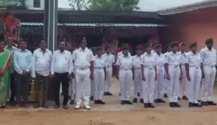 ନର୍ଲା: କସୃପଡା ସ୍ଥିତ ମାର୍କେଟ କମ୍ପ୍ଲେକ୍ସ ଠାରେ ଶହୀଦ ଡୋଳାମଣିଙ୍କୁ ମନେପକାଇ ସହିତ ଦିବସ ପାଳନ କଲେ ଗ୍ରାମବାସୀ