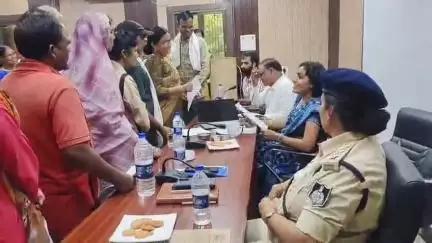 घंसौर: घंसौर में कलेक्टर-एसपी ने की जनसुनवाई, 100 किमी दूर से आए ग्रामीणों के लिए विकासखंड में पहुंचे अधिकारी