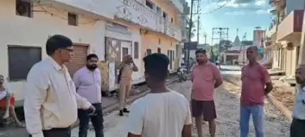 कलीनगर: गौरी शंकर मंदिर जाने वाली निर्माणाधीन सड़क का डीएम ने किया निरीक्षण, दिए निर्देश