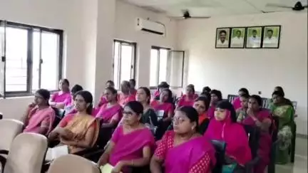 జమ్మికుంట: మున్సిపల్ కార్యాలయంలో ఆర్పీలతో ప్రత్యేక సమావేశం నిర్వహించిన మున్సిపల్ కమిషనర్ మహమ్మద్ అయాజ్