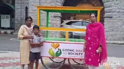 గుంటూరు: పుస్తకాలు పట్టుకొని బడికి వెళ్లాల్సిన బాలుడు... అర్జీ పట్టుకొని గుంటూరు కలెక్టర్ కార్యాలయానికి రావడం సంచలనం