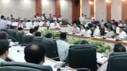 ডিফু: ডিফুত কাকৰ চিইএম তুলিৰাম ৰংহাঙৰ অধ্যক্ষতাত বিনামূলীয়া ৰেচন কাৰ্ড সন্দৰ্ভত গুৰুত্বপূৰ্ণ বৈঠক
