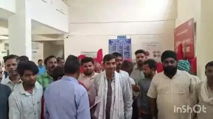 अशोक नगर: तूमैन के मंदिर में बाहरी पुजारी की नियुक्ति पर ग्रामीणों ने कलेक्ट्रेट में सौंपा ज्ञापन, स्थानीय पुजारी की मांग