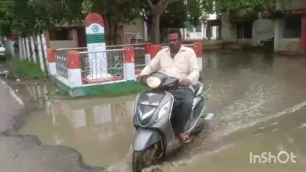 रामगढ़: ब्लॉक के समीप बारिश के पानी की निकासी न होने से 7 दिनों से हुआ जल जमाव लोगों ने DM से की मांग #jansamasya