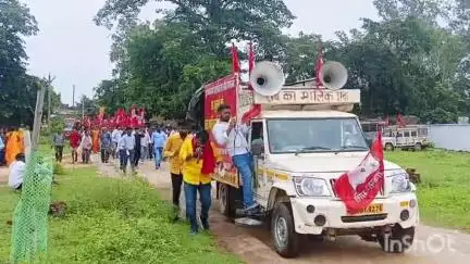 बिरनी: भाकपा माले ने आपूर्ति कार्यालय का घेराव किया, जून में तीन बार राशन वितरण की मांग पर जताया विरोध