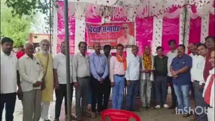 लहार: लहार के शासकीय विद्यालय लालपुरा में सेवानिवृत्त शिक्षक सुरेश शर्मा का विदाई समारोह संपन्न