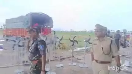 गढ़वा: पलामू डीआईजी नौशाद आलम ने केंद्रीय मंत्री नितिन गड़करी के गढ़वा आगमन पर कार्यक्रम स्थल का निरीक्षण किया