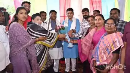 तिल्दा: मंत्री टंक राम वर्मा के रायपुर निवास में तिल्दा शहर भाजपा मंडल के कार्यकर्ताओं का हुआ सम्मान
