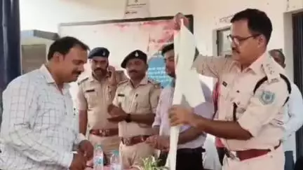 कसमार: कसमार थाना परिसर में कसमार थाना परिवार ने छात्र-छात्राओं को किया सम्मानित