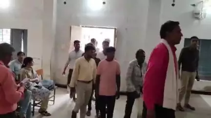 भांडेर: नोबई व खिरिया साहब में 2 सप्ताह से विद्युत आपूर्ति ठप्प, ग्रामीणों ने एसडीएम से की शिकायत