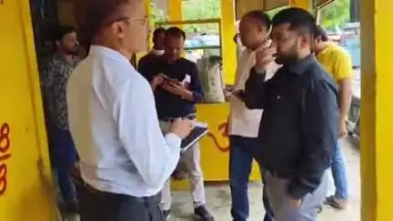 दतिया नगर: जिला पंचायत सीईओ अक्षय तेम्रवाल, एसडीएम संतोष तिवारी और डीडीए राजीव वशिष्ठ ने खाद दुकानों का किया निरीक्षण
