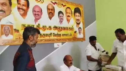 அரூர்: அரூர் திமுக கட்சி அலுவலகத்தில் , ஆலோசனைக் கூட்டம் முன்னாள் அமைச்சர் பழனியப்பன் பங்கேற்பு