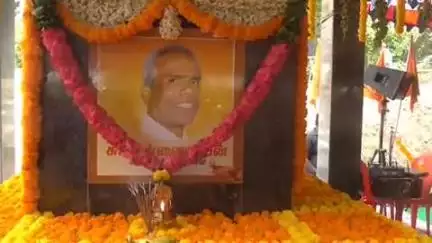 வேலூர்: தீவிரவாதிகளால் வெட்டி படுகொலை செய்யப்பட்ட இந்து முன்னணி வெள்ளையப்பன் நினைவு தினம் முத்து மண்டபம் அருகே பாலாற்றில் அனுசரிப்பு