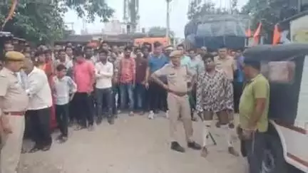 दीगोद: दीगोद कस्बे में व्यापारी पर चाकू मारने वाले आरोपी का निकाला गया जुलूस, लोगों की भीड़ ने हाथ जोड़कर मांगी माफी