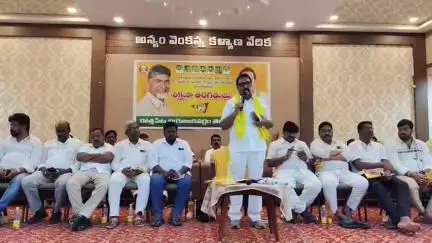 ఏడాది పాలనలో చేసిన అభివృద్ధి, సంక్షేమ కార్యక్రమాలను ప్రజల్లోకి తీసుకువెళ్లాలి: కొత్తపేటలో ఎమ్మెల్యే బండారు సత్యానందరావు