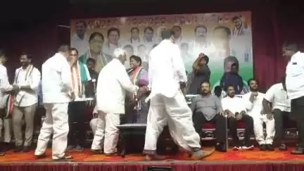 నిజామాబాద్ సౌత్: నిధులు, నియామకాలను మాజీ సీఎం కేసీఆర్ తన కుటుంబానికి తరలించారు: నగరంలో మంత్రి సీతక్క