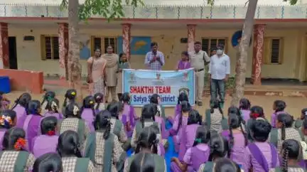 బాల్యవివాహాల వల్ల కలిగే అనర్థాలు, శక్తి యాప్ ప్రాధాన్యతపై పుట్టపర్తి, పెనుకొండ సబ్ డివిజన్లలో అవగాహన కల్పించిన పోలీసులు