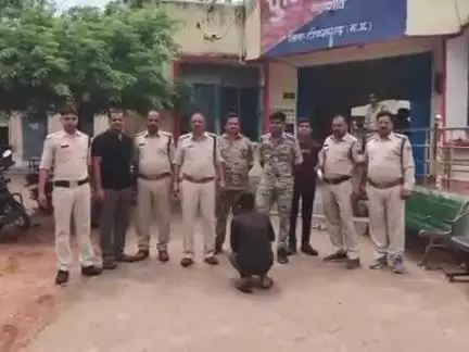बड़ागांव धसान: बड़ागांव थाना पुलिस ने मिथिलाखेरा गांव से एक आरोपी को किया गिरफ्तार, 12 बोर का अवैध देसी कट्टा व जिंदा कारतूस बरामद