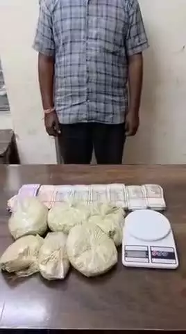 रायपुर: आमानाका थाना क्षेत्र में प्रतिबंधित मादक पदार्थ डोडा और लाखों रुपये नगद के साथ अंतर्राज्यीय आरोपी गिरफ्तार