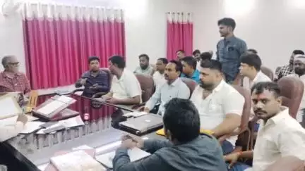 बेरमो: SDM तेनुघाट कार्यालय में हाईवा कोयलांचल ऑनर एसोसिएशन बेरमो और विस्थापितों के साथ हुई बैठक