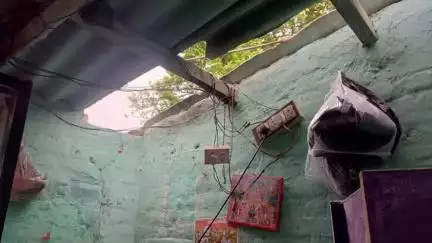हुसैनगंज: हुसैनगंज बाजार में फल की दुकान की छत तोड़कर अज्ञात चोरों ने पैसे और सामान चुराए