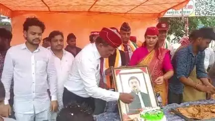 लखनऊः बिल्हौर विधानसभा सपा पूर्व प्रत्याशी रचना सिंह ने पूर्व सीएम अखिलेश का मनाया जन्मदिन पर गरीबों को खिलया भोजन#