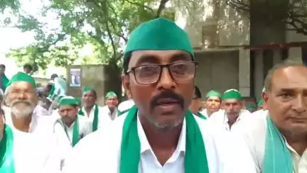 फर्रुखाबाद: कलेक्ट्रेट में अनिश्चितकालीन धरने पर बैठे भाकियू टिकैत के कार्यकर्ता, जिलाध्यक्ष अजय कटियार ने दी जानकारी