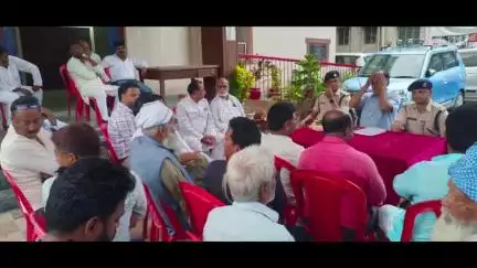 बड़हरिया: बड़हरिया थाना परिसर में मोहर्रम पर्व को लेकर शांति समिति की बैठक का आयोजन