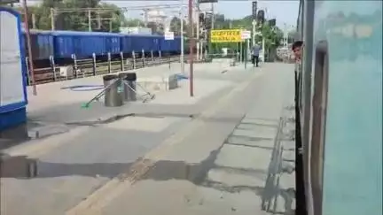 प्रयागराज जक्शन के प्लेटफार्म नंबर एक पर एक लड़की और पांच नाबालिग लड़के मिले, जीआरपी ने चाइल्ड लाइन को सौंपा