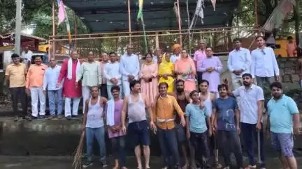 अकलेरा: असनावर क्षेत्र स्थित मोड़ी की झर महादेव मंदिर में स्वच्छता अभियान का आयोजन, विधायक ने भी किया श्रमदान