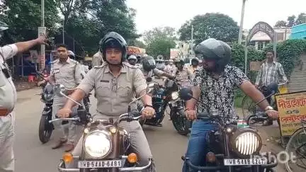 ময়ূরেশ্বর ২: গাড়ি চালকদের সতর্ক করতে কোটাসুরে আচমকা উপস্থিত CI ,OC সহ একাধিক পুলিশ