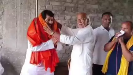 सनहौला: स्वर्ण आयोग के सदस्य राजकुमार सिंह सिलहन खजुरिया पहुंचे, ग्रामीणों ने किया जोरदार स्वागत