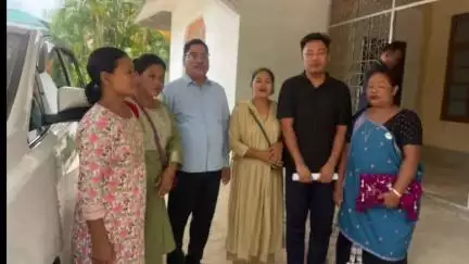 ডিফু: ডিফুত বিভিন্ন শ্ৰেণীৰ ৰাইজৰ সৈতে মত বিনিময় ডিফু জনজাতি সমষ্টিৰ বিধায়ক বিদ্যাছিং ইংলেঙৰ