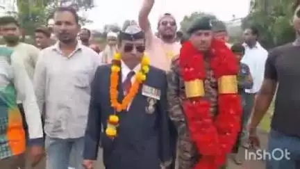 वाशिम: सेवानिवृत्त सैनिक निजामभाई कान्हा बेनीवाले यांचे सुरकंडी येथे ग्रामस्थांकडून जंगी स्वागत