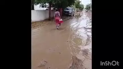 ઊંઝા: ઊંઝામાં ભૂગર્ભ ગટરના કામથી મુશ્કેલી, શાંતિનગર સોસાયટીના રસ્તા પર જિનાલયના શ્રદ્ધાળુઓને પડી રહી છે તકલીફ