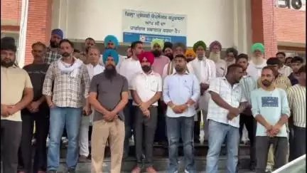 ਸੁਲਤਾਨਪੁਰ ਲੋਧੀ: ਅਰਬਨ ਅਸਟੇਟ 'ਚ JDA ਵਲੋਂ ਨਜਾਇਜ ਤੌਰ ਤੇ ਚਲਾਏ ਪੀਲੇ ਪੰਜੇ ਦੇ ਵਿਰੁੱਧ ਪੀੜਿਤ ਪਰਿਵਾਰ ਨੇ DC ਨੂੰ ਜੇਈ ਖਿਲਾਫ ਦਿੱਤੀ ਲਿਖਿਤ ਸ਼ਿਕਾਇਤ