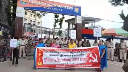 মোহনপুর: জিরানিয়া বিরোধীদের উপর আক্রমণের প্রতিবাদে পুলিশ হেডকোয়ার্টারের সামনে বিক্ষোভ প্রদর্শন করল CPM