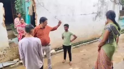 वारासिवनी: वारासिवनी में नाली और सड़क की शिकायत के बाद विधायक ने किया निरीक्षण, जल्द निर्माण का दिया आश्वासन