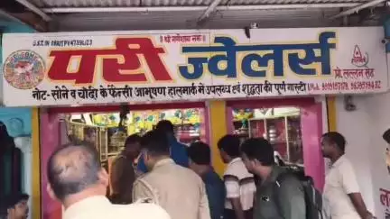 सैदपुर: औड़िहार बाजार में सर्राफा दुकान में सेंध लगाकर लाखों की चोरी, दुस्साहसी चोरों ने तिजोरी का दरवाजा उखाड़ दिया