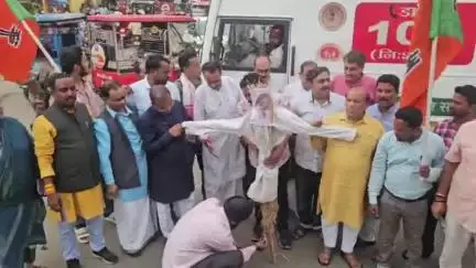 जमुआ: भोगनाडीह लाठीचार्ज के विरोध में गिरिडीह भाजपा का प्रदर्शन, सीएम हेमंत सोरेन का पुतला दहन