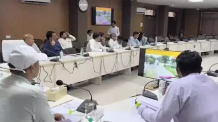 खरगौन: खरगोन में सड़क सुरक्षा को लेकर कलेक्टर की अध्यक्षता में बैठक, ब्लैक स्पॉट्स पर विशेष ध्यान