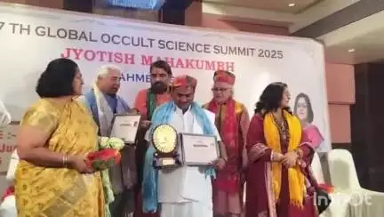 ગઢડા: ડબલ ગોલ્ડન બુક ઓફ વર્લ્ડ રેકોર્ડ પ્રાપ્ત કરનાર શ્રેષ્ઠ જ્યોતિષકાર ગઢડાના પાર્ષદ સંજયભગતને વધુ એક વખત સન્માન કરાયું