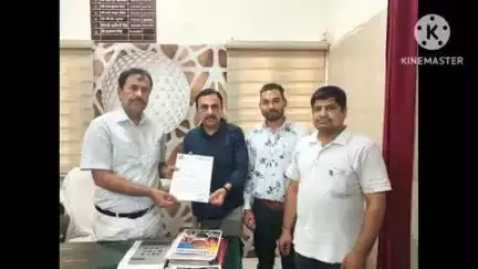 भिवानी: भिवानी-इंदौर नई ट्रेन चलाने व अन्य ट्रेनों के पुन: संचालन हेतु बीकानेर मंडल को ज्ञापन सौंपा