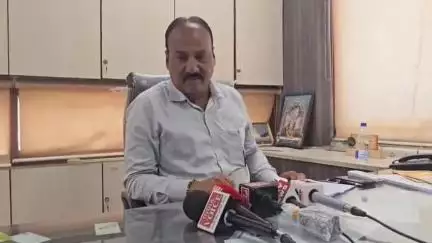 અમદાવાદ શહેર: શહેરમાં 1080 જેટલા નાના મોટા ખાડા પડેલ છે જેને ભરવાની કામગીરી હાલ શરૂ, AMC અધિકારીની પ્રતિક્રિયા આવી સામે