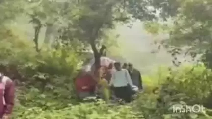 नैनीताल: बेलुवाखान के तोक सौलिया और तल्ला कुण के ग्रामीणों ने सड़क नहीं होने पर धरना दिया, पंचायत चुनाव का किया बहिष्कार