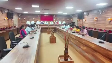 ଢେଙ୍କାନାଳ ସଦର: ଜିଲ୍ଲାପାଳଙ୍କୁ ଦାବିପତ୍ର ପରେ ସମୁହ ଛୁଟିରେ ଗଲେ ଜିଲ୍ଲାର ଓଏଏସ୍