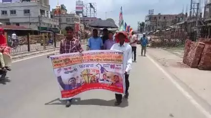 গাজোল: ভারত মুক্তি মোর্চা রাষ্ট্রীয় পিছড়া বর্গ মোর্চা বহু জন ক্রান্তি মোর্চা রাষ্ট্রীয় পক্ষ থেকে ৭ দফা দাবিতে পদ যাত্রা হয়