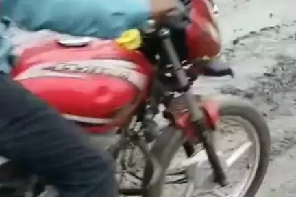 गाडरवारा: केसला सहावन रोड पर परेशानियां नागरिक आने-जाने में हो रहे परेशान प्रशासन ध्यान दें बिगड़ी व्यवस्था ठीक हो#jansamsayaa