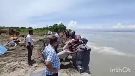 পূব ডিব্ৰুগড়: ডিব্ৰুগড়ৰ বালিজানত ব্ৰহ্মপুত্ৰৰ ভয়ংকৰ খহনীয়াত, খহনীয়াৰ প্ৰতিৰোধ কৰিবলৈ জলসম্পদ বিভাগে অব্যাহত ৰাখিছে প্ৰচেষ্টাৰ