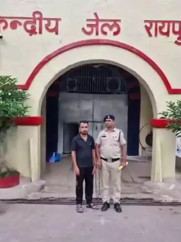 रायपुर: न्यू राजेन्द्र नगर थाना क्षेत्र में हत्या के मामले का फरार आरोपी गिरफ्तार